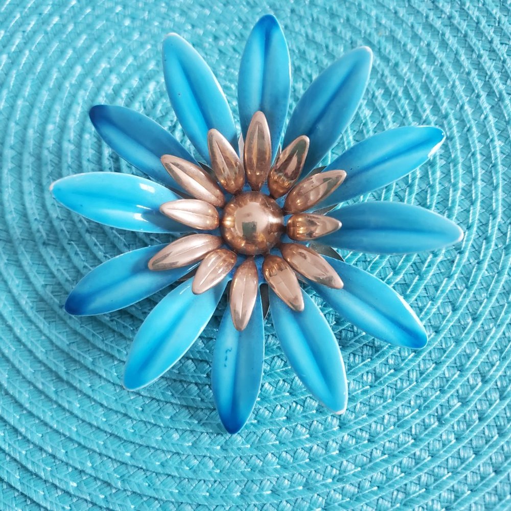 Vintage Sarah Coventry Aqua Daisy Brooch